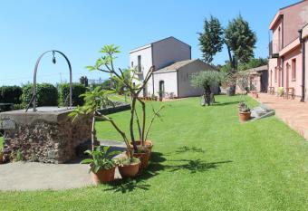 Il Giardino degli Ovali has Balcony rooms