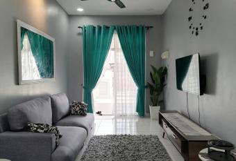 DKAMAR Homestay At Desaru, IKEA Concept, Wifi, 3 Airconds, Nearby Desaru Beach allows 18 year olds to book a room