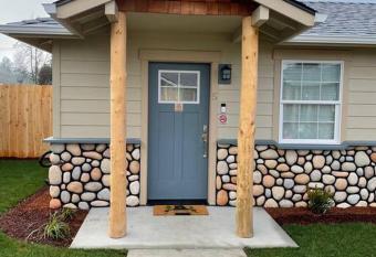 Riverside Cabin 5 has Balcony rooms