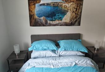 Zen Manor has Balcony rooms