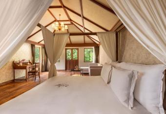 Zana Forest Resort Ranthambore has rooms with a private hot tub