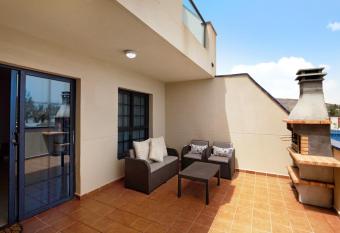 Playa la Fuente has Balcony rooms