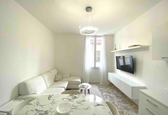 1 min dal Duomo allows 18 year olds to book a room