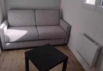 L Oweys - Cosy studio neuf hypercentre allows 18 year olds to book a room