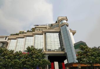 Monarch Brigade Road allows 18 year olds to book a room