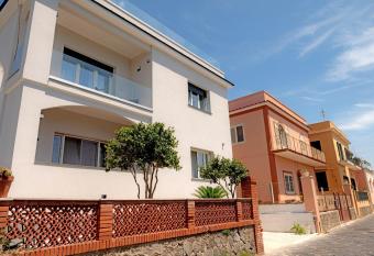 CALLIA ROOMS PROCIDA has Balcony rooms