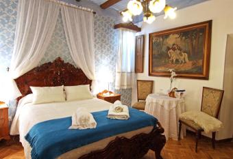 Casa Rural La Casona has Balcony rooms