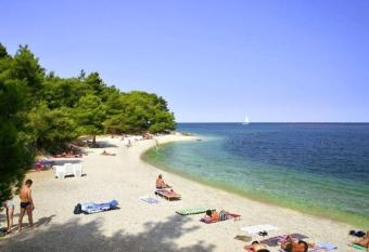 Paloma Natural Greenary Resort has rooms with a private hot tub