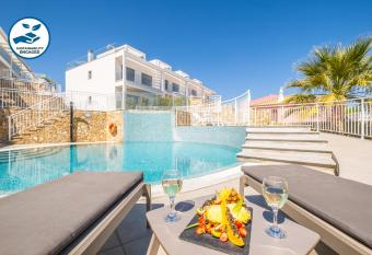 Townhouse Cancun by Algarve Vacation allows 18 year olds to book a room