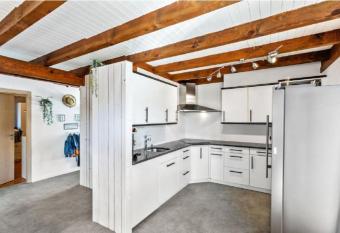 Villa avec grand jardin, proche du centre-ville has Balcony rooms