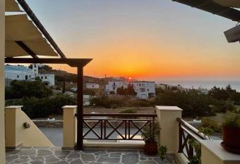 Theodorou has Balcony rooms