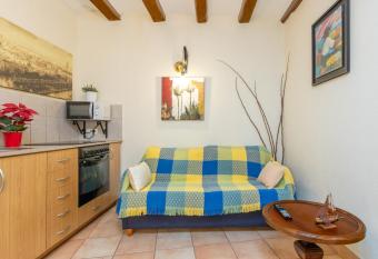 Duna allows 18 year olds to book a room