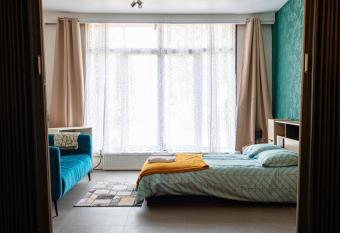 Find yourself apartment Dunkerque allows 18 year olds to book a room