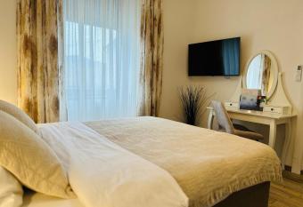 Luxury city rooms has Balcony rooms