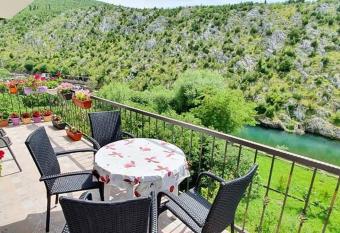Villa Ba  i   has Balcony rooms