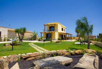 Villa del Vento allows 18 year olds to book a room