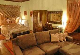 Luxury Guesthouse Pantheon has rooms with a private hot tub