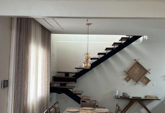 Quartos River X House has rooms with a private hot tub