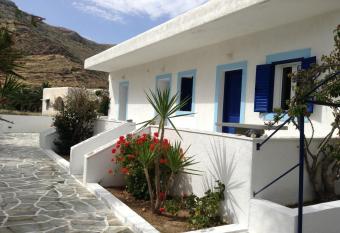 Oasis Apartments has Balcony rooms