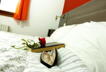 Posada Ojo de Agua Villa General Belgrano allows 18 year olds to book a room