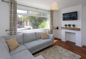 2 bedroom house in Belfast with garden has Balcony rooms