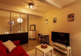 Appartement entier Strasbourg Centre allows 18 year olds to book a room