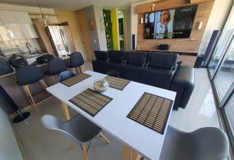 apartamento amoblado poblado has rooms with a private hot tub