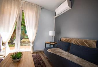 Les quatres loges allows 18 year olds to book a room