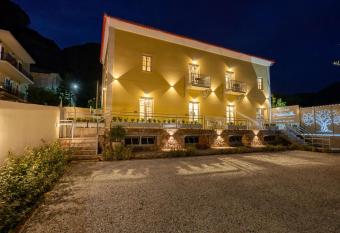 Kraka Apartments has Balcony rooms