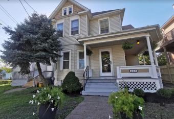 Prime location! 4 bedroom house located right next to the casino and the falls has Balcony rooms