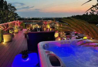 Lovely spa suite with jacuzzi, terrace and view allows 18 year olds to book a room