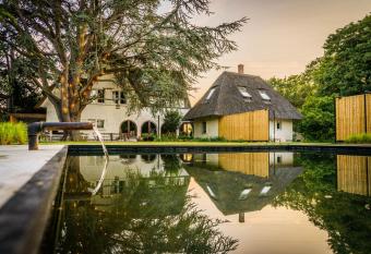 Edville Home has Balcony rooms