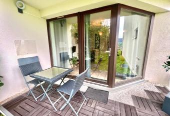 Joli studio cosy, vue magnifique et terrasse priv  e has Balcony rooms
