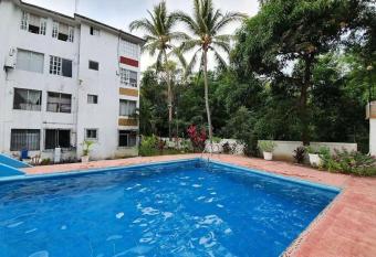 Hermoso condominio con alberca, cerca de la playa, Condominio Palmas 1 allows 18 year olds to book a room