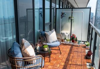 Luxury view in Toronto Downtown 3 Bedroom 2.5 Bathroom 1 Parking has rooms with a private hot tub