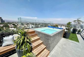 Madison Lofts - jacuzzi en zona financiera has rooms with a private hot tub