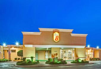 Super 8 by Wyndham Norman has Smoking rooms