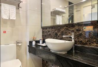 HeLong Hotel - YH City, Guangzhou Jiangxia Metro Station has Balcony rooms