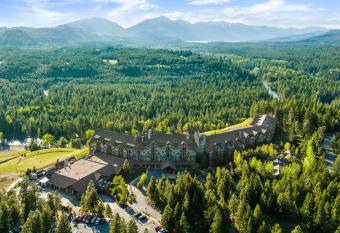 SUB-PENTHOUSE EXECUTIVE RIVER VIEW SUITE -THE BEST at SUNCADIA LODGE has rooms with a private hot tub