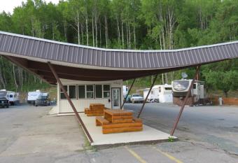 Rest Inn RV Park allows 18 year olds to book a room