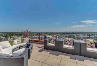 Beautiful Cozy Apartment ! allows 18 year olds to book a room