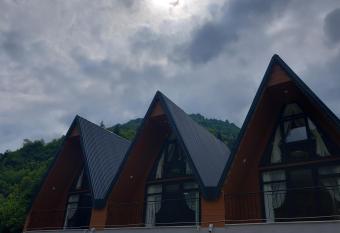 uzung  l otel bungalov allows 18 year olds to book a room