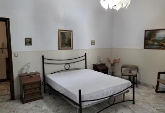 Casa Vacanze Etna Mare has Balcony rooms