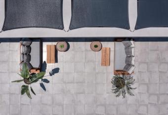 Executive Santorini Villa 6 Bedrooms The Exclusive Cycladic Villa Private Outdoor Jacuzzi and Serene Location Vourvoulos has rooms with a private hot tub