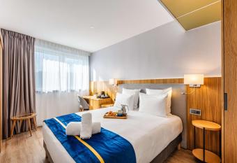 Brit Hotel Privil  ge Paris Rosny-sous-Bois allows 18 year olds to book a room