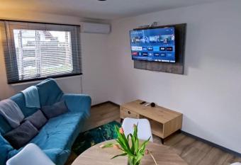 Gem  tlicher Bungalow n  he Volksparkstadion has Balcony rooms