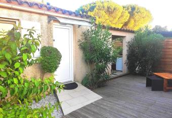 Studio Le clos de L  o allows 18 year olds to book a room