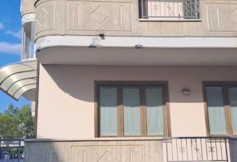 CONDOMINIO MAURIZIO A MARE has Balcony rooms