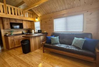Get-away Cabin in Surf City w Loft and Parking has Balcony rooms