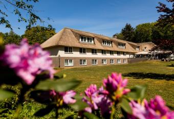 Landhuis Hotel de Herikerberg allows 18 year olds to book a room